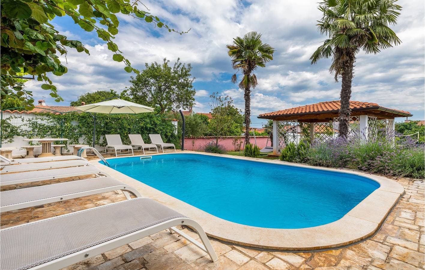 Charmante 2-Zimmer-Wohnung mit Pool, Terrasse und WLAN in der Nähe von Labinci 1