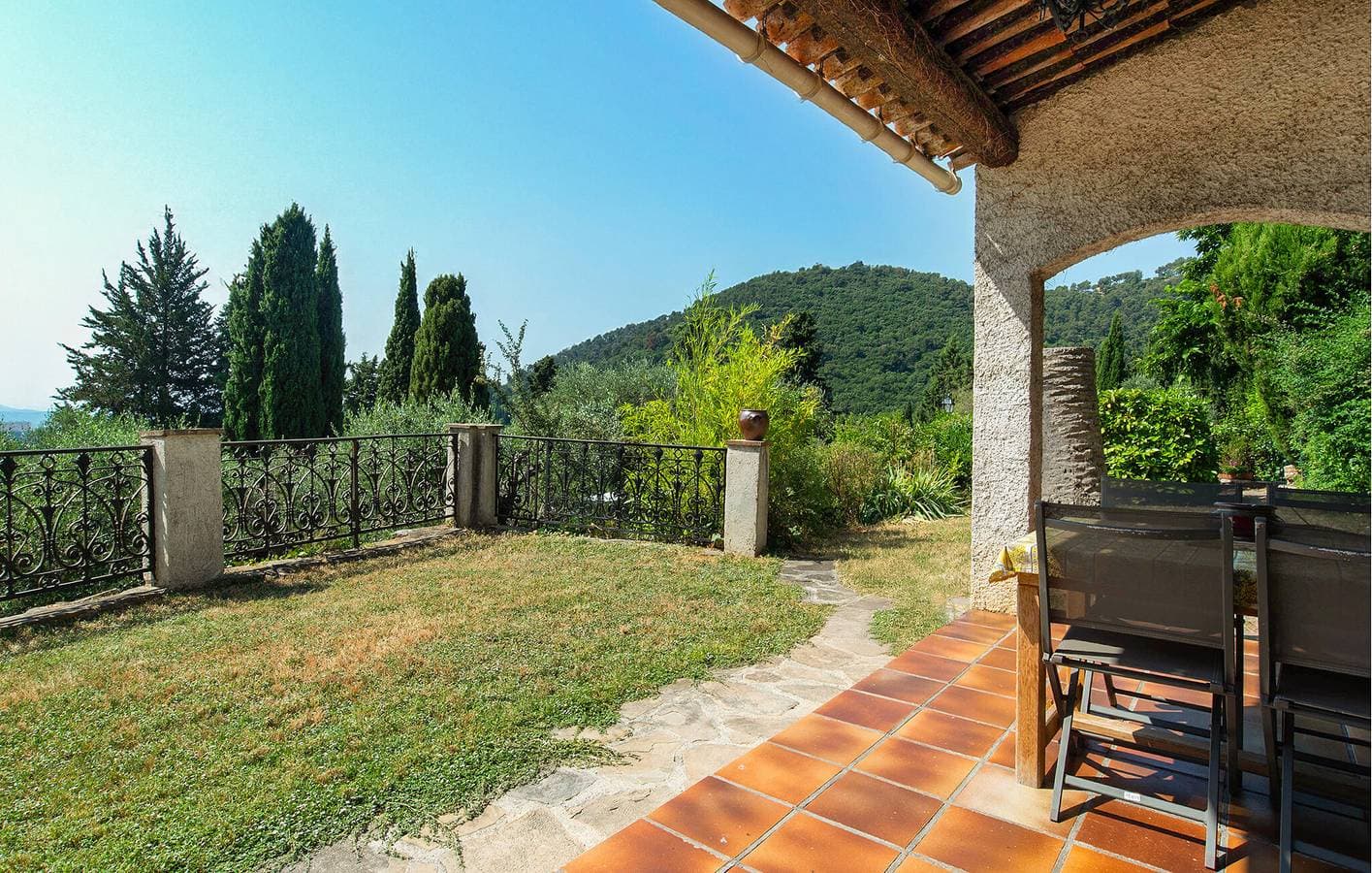 Foto 13 von 24: Wunderschöne Wohnung mit Meerblick, Pool und Parkplatz, 2 km von Grasse und Cabris entfernt
