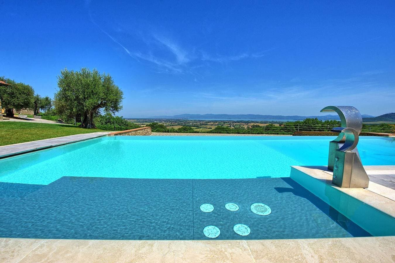 Foto 6 von 68: Villa für 15 Personen mit Balkon
