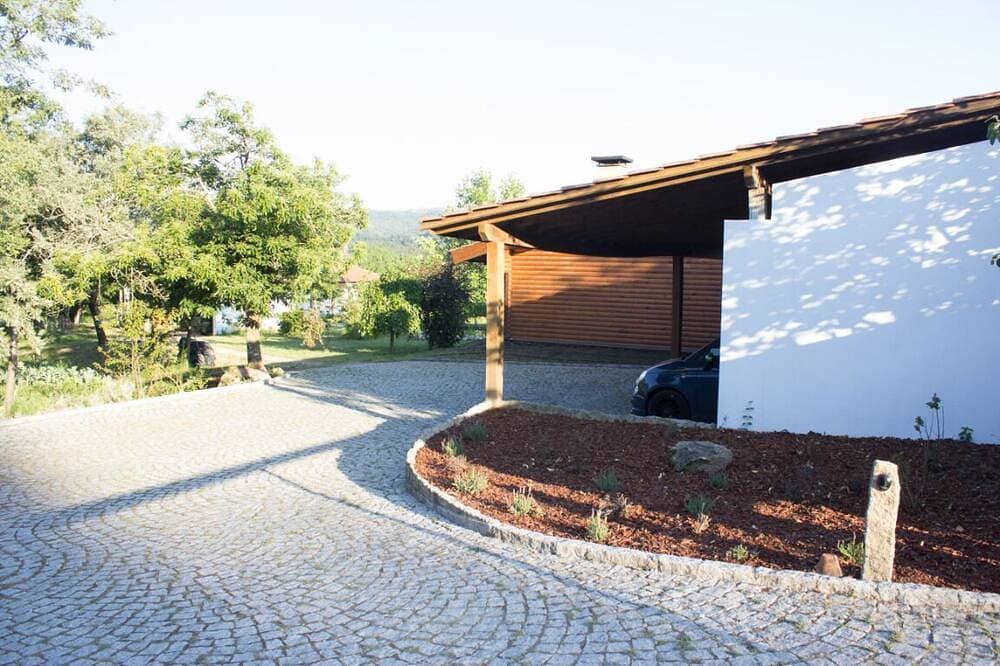 Foto 7 von 12: Bienenholz - Bauernhöfe in Viseu