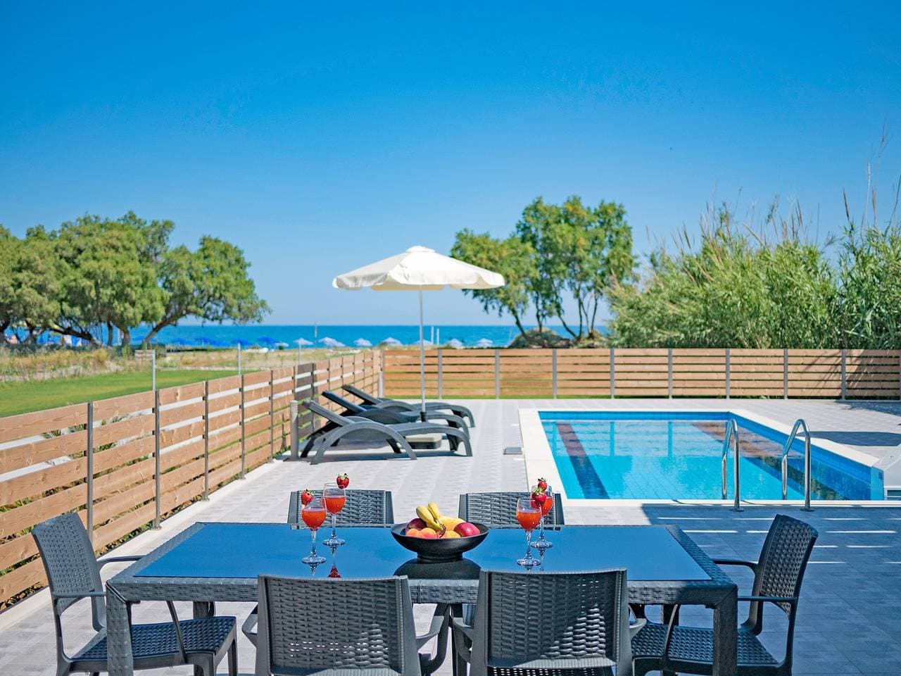 Villa auf Kreta mit Pool am Strand 1
