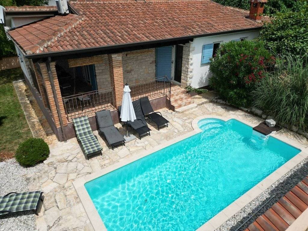 Foto 3 von 51: Ferienhaus in Porec mit Schwimmbecken