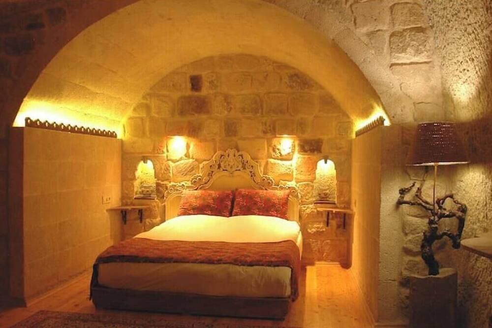 Foto 2 von 25: Anitya Cave House with Turkish Bath – Historic Winery Retreat