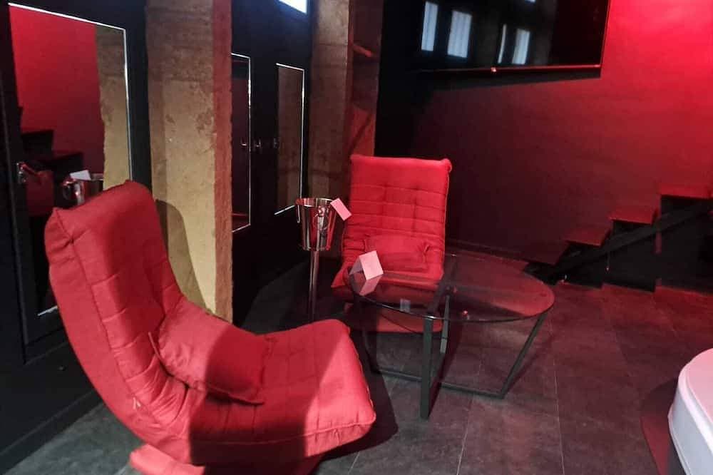 Enjoy A Romantic Getaway In The Heart Of Old Lyon. 1