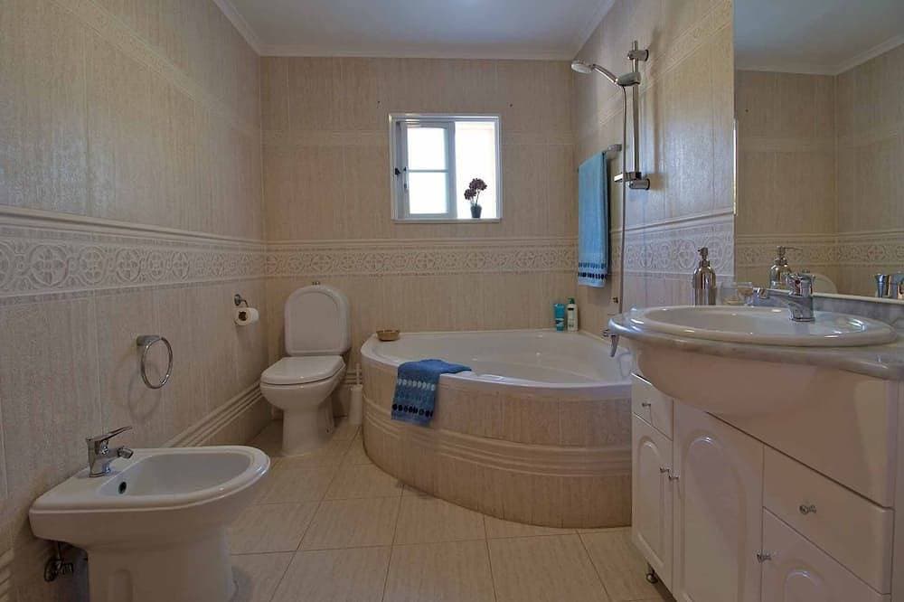 Foto 8 von 30: Schöne freistehende Villa mit privatem Pool, 600 Meter vom Strand entfernt - 66875 / Al