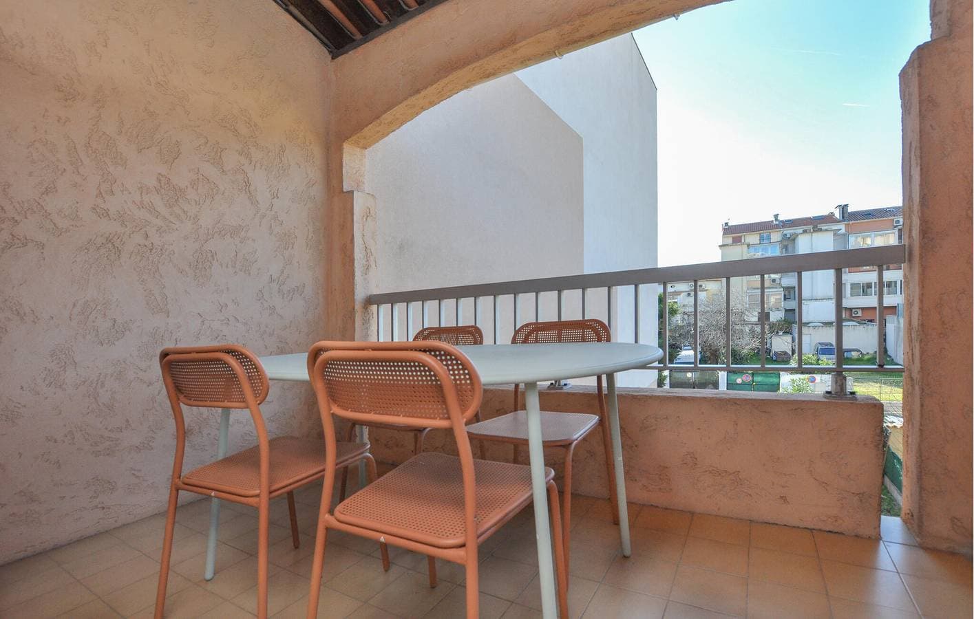 Foto 11 von 18: Modernes Apartment mit Terrasse und Parkplatz, 1,5 km zum Strand