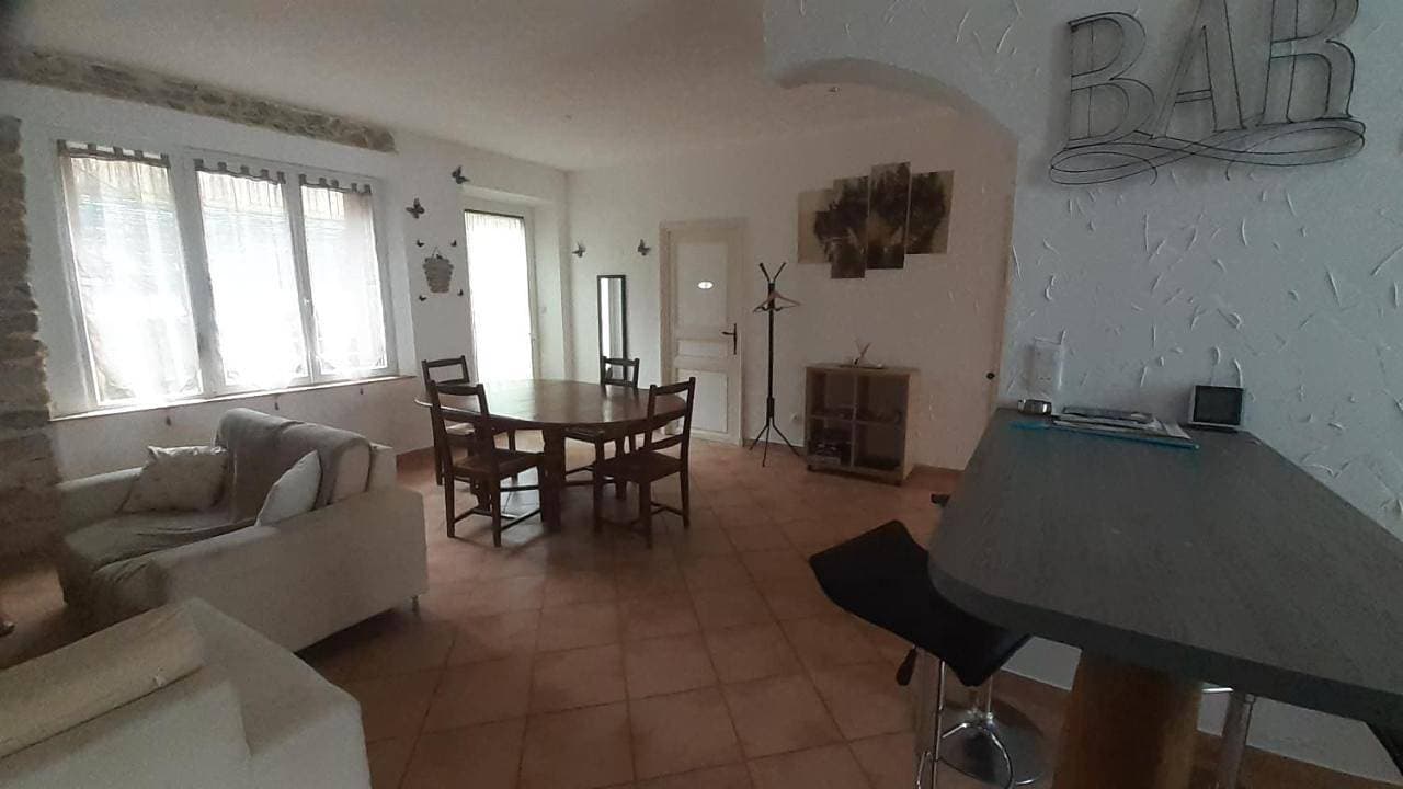 Foto 10 von 19: Two-Bedroom Apartment