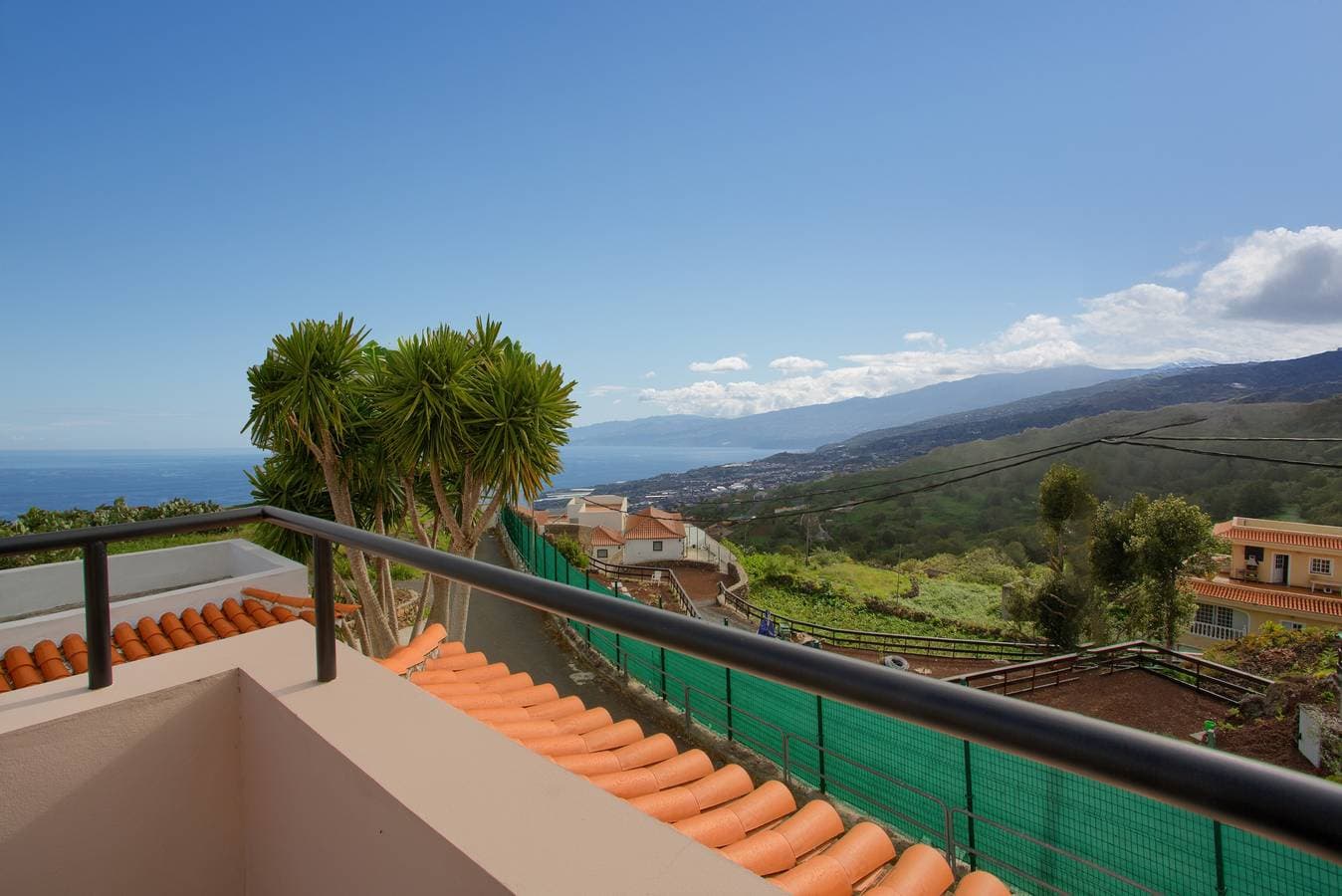 Foto 8 von 31: Ferienwohnung 'Traum mit Waldblick' mit Meerblick, Gemeinschaftspool und Wi-Fi