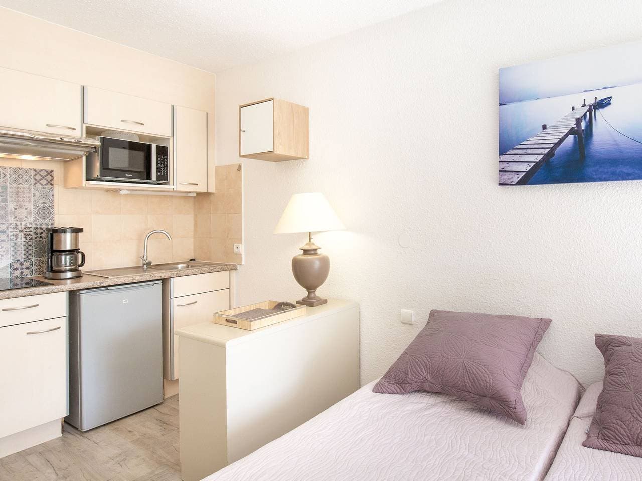 Foto 6 von 12: Au Coeur de Saint-Raphaël: Studio pour 3, Climatisé, Balcon à 50m de la Plage, WiFi, Parking Dispo