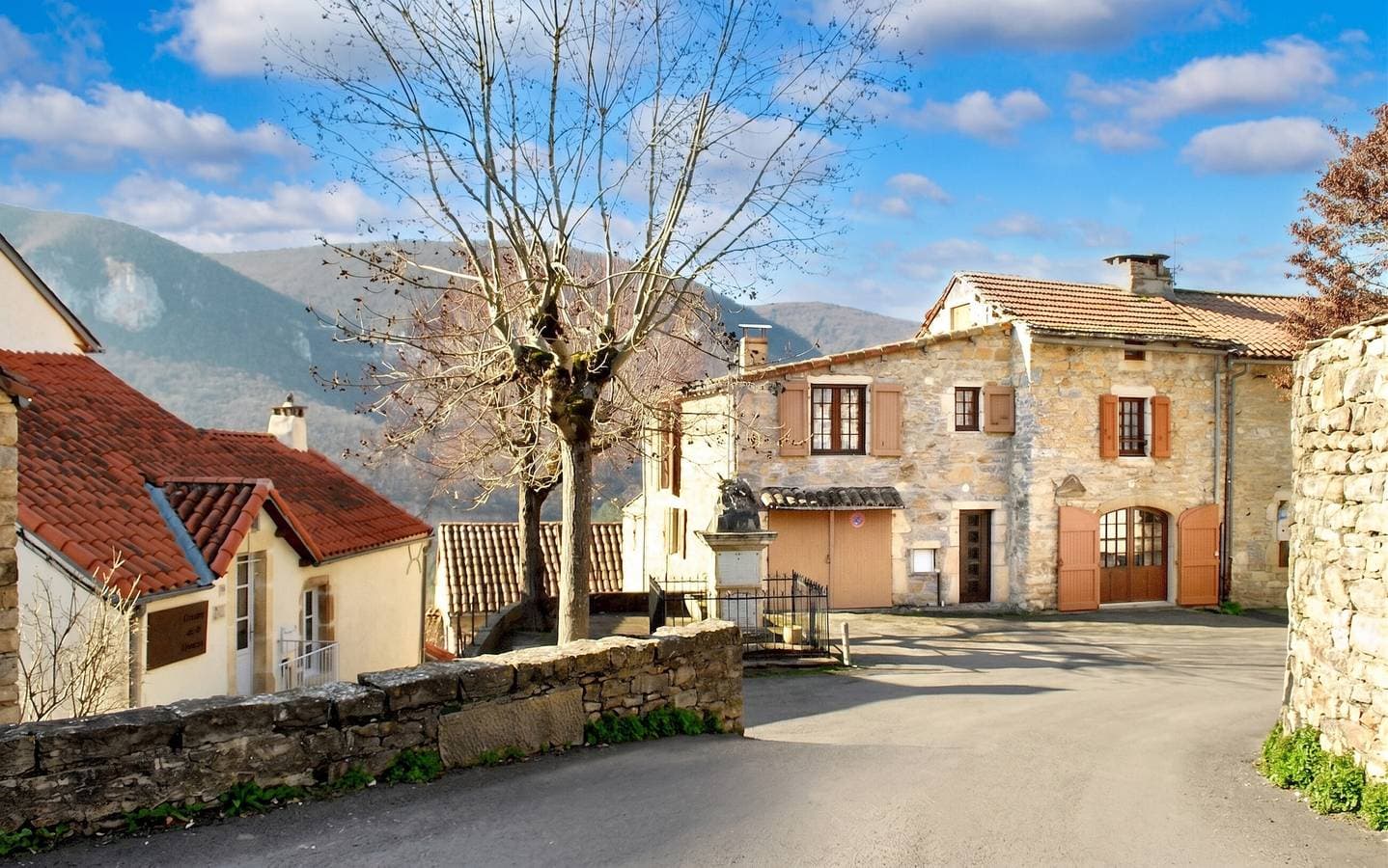 Foto 9 von 17: Charmantes Haus in Mostuéjouls mit Bergblick