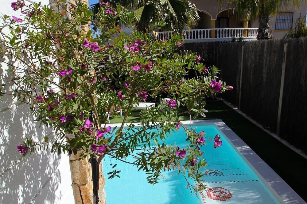 Foto 7 von 30: Neue Villa mit eigenem Pool