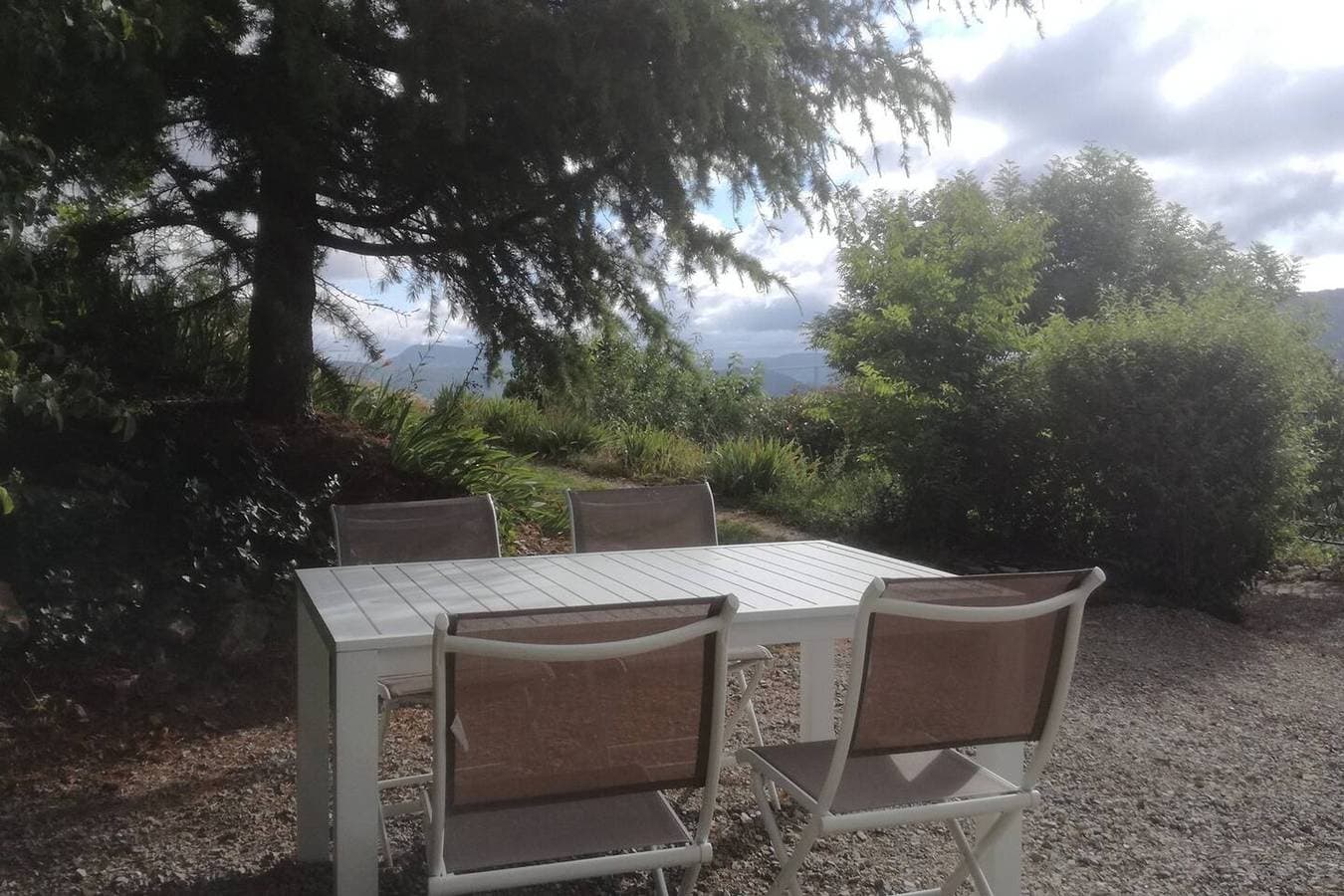 Foto 12 von 16: Charmantes Haus in Saint-Georges-de-Luzençon mit Jacuzzi