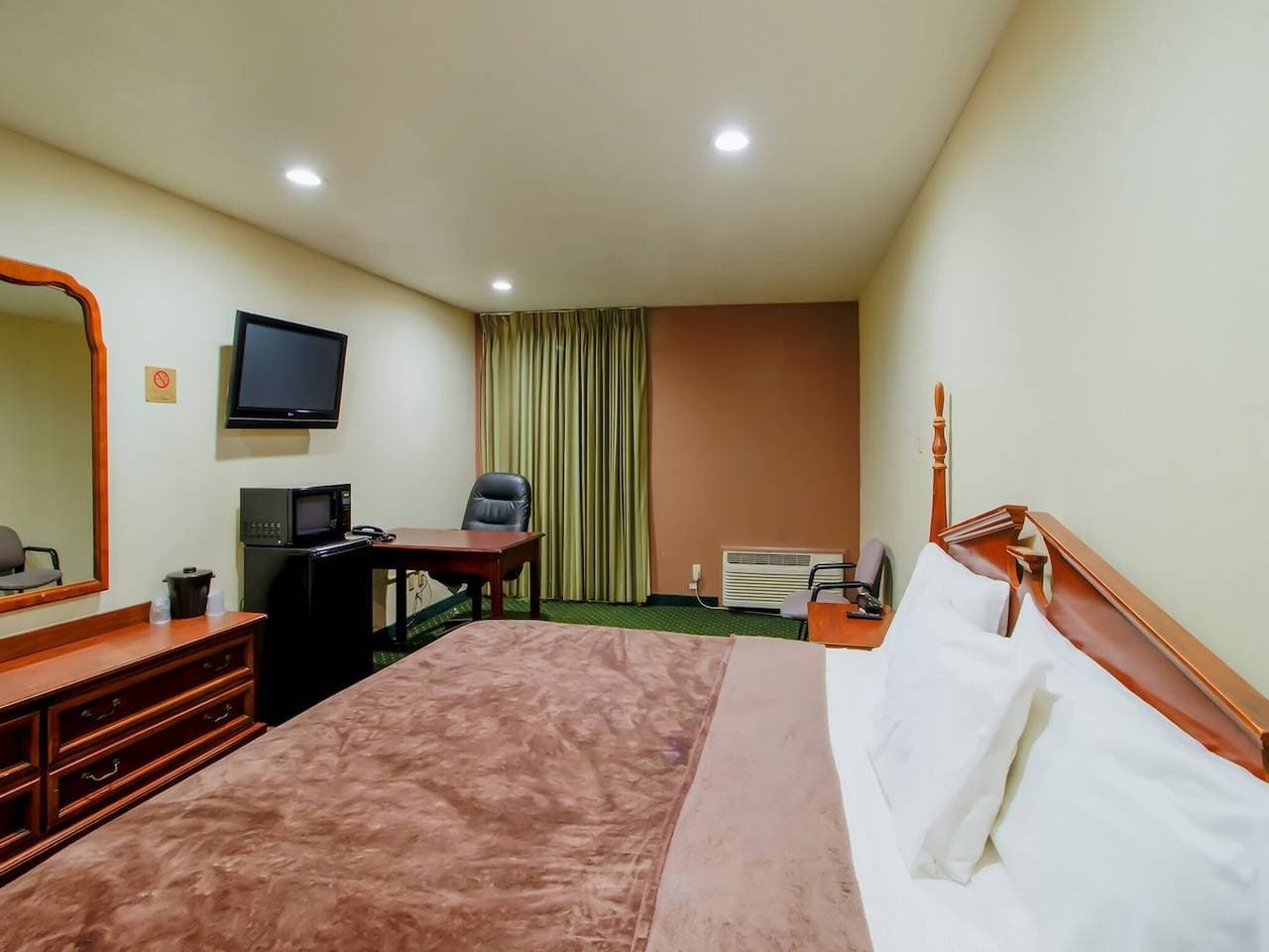 Foto 2 von 16: Kingsize-Bett | Rauchen | Houston