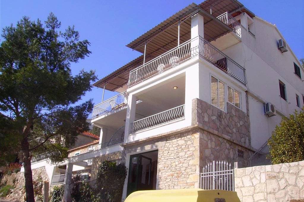 Foto 4 von 19: 2-Zimmer-Ferienwohnung am Strand Basina, Hvar A-4599-f
