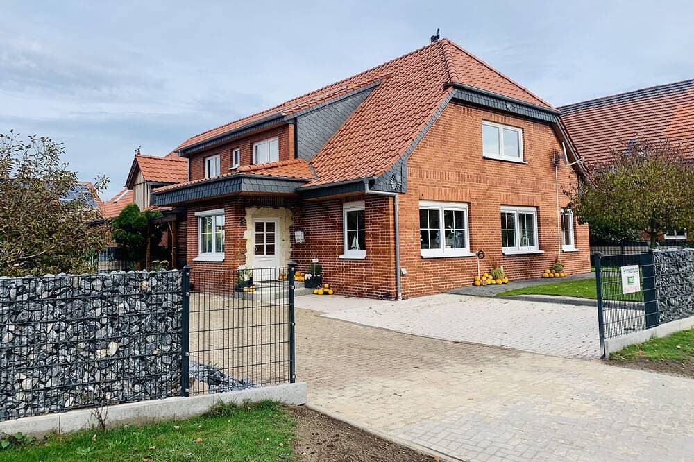 Große Ferien- & Monteurunterkunft | 104m² | 4 sep. Schlafbereiche | 2 Parkplätze 1