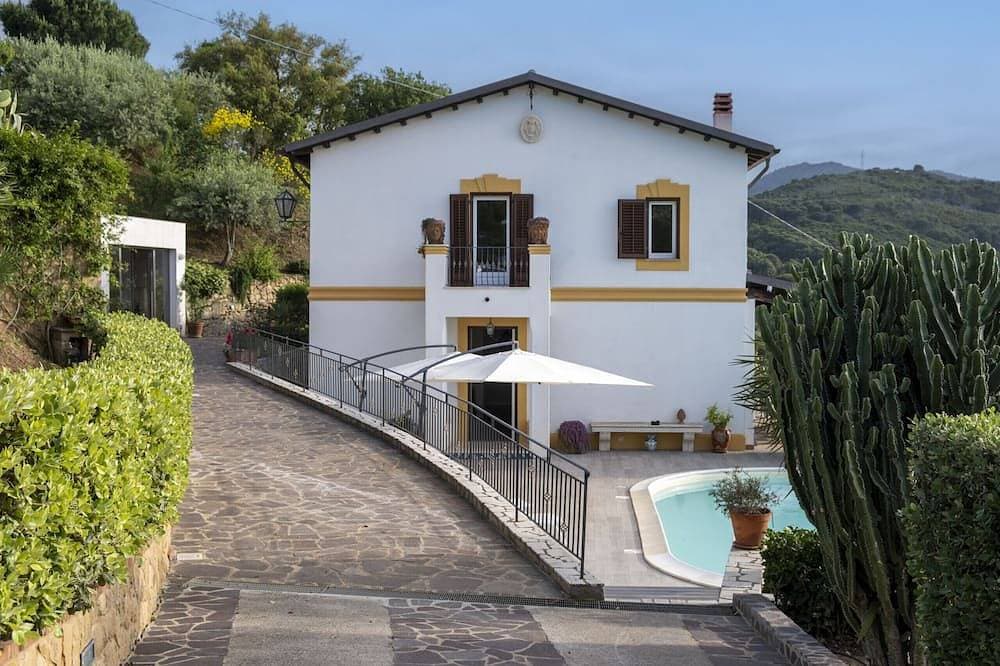 Foto 10 von 30: Villa Il Basto ist eine hübsche, neu renovierte Villa mit Blick auf das Meer und glatten Terrassen zum Entspannen