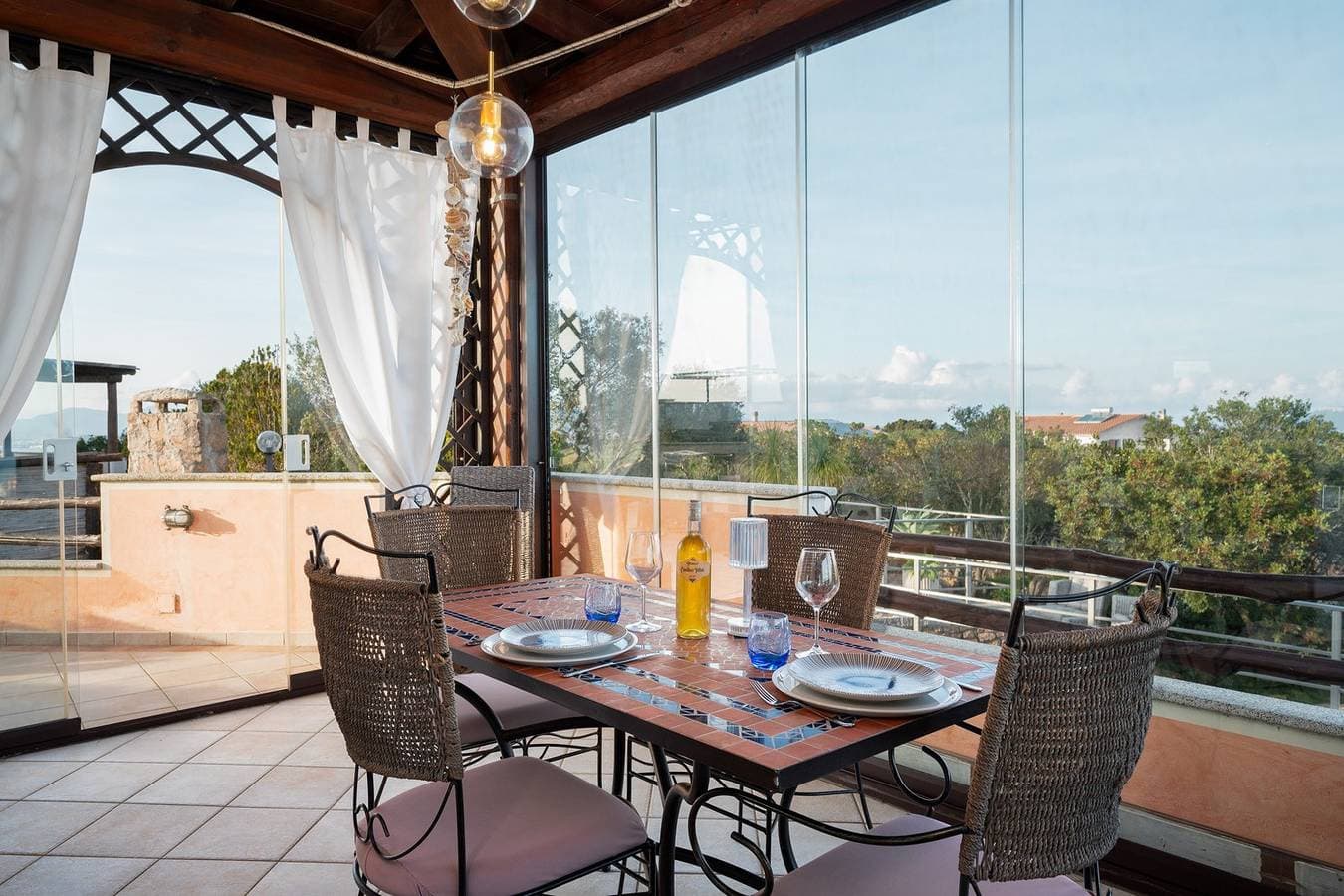 Foto 8 von 59: Villa Aurazure - Whirlpool mit Meerblick
