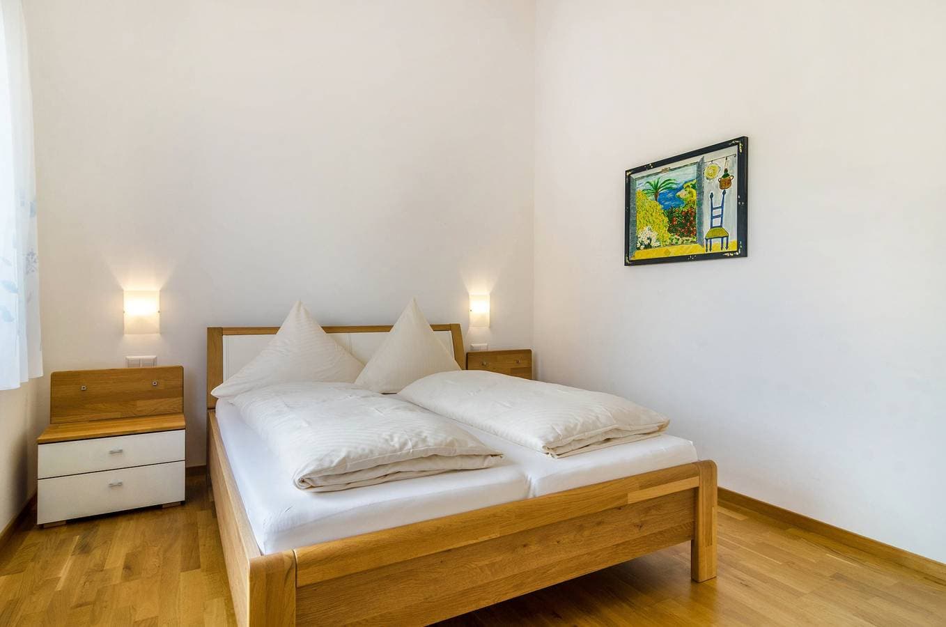 Foto 7 von 27: Lichtdurchflutete Ferienwohnung "Haus Buche" in der Nähe des Bodensees mit WLAN, Balkon und Garten; Parkplätze vorhanden
