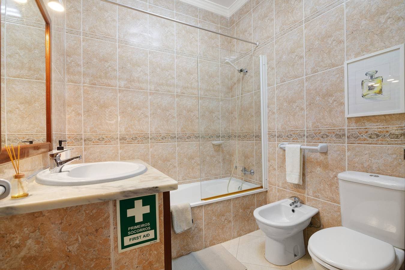 Foto 12 von 23: Quinta da Manta Rota – Apartment mit privatem Strand und Gartenblick