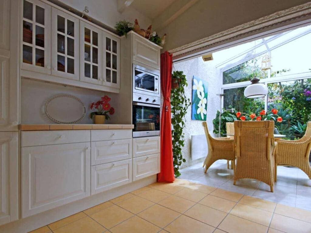 Foto 4 von 31: Three-Bedroom Apartment