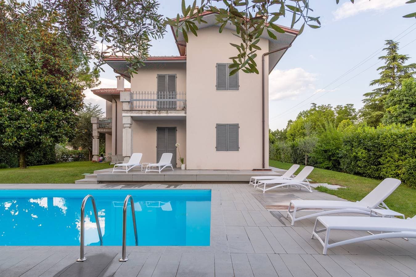 Foto 3 von 25: Modern und mit Pool – Apartment Baseventuno 1
