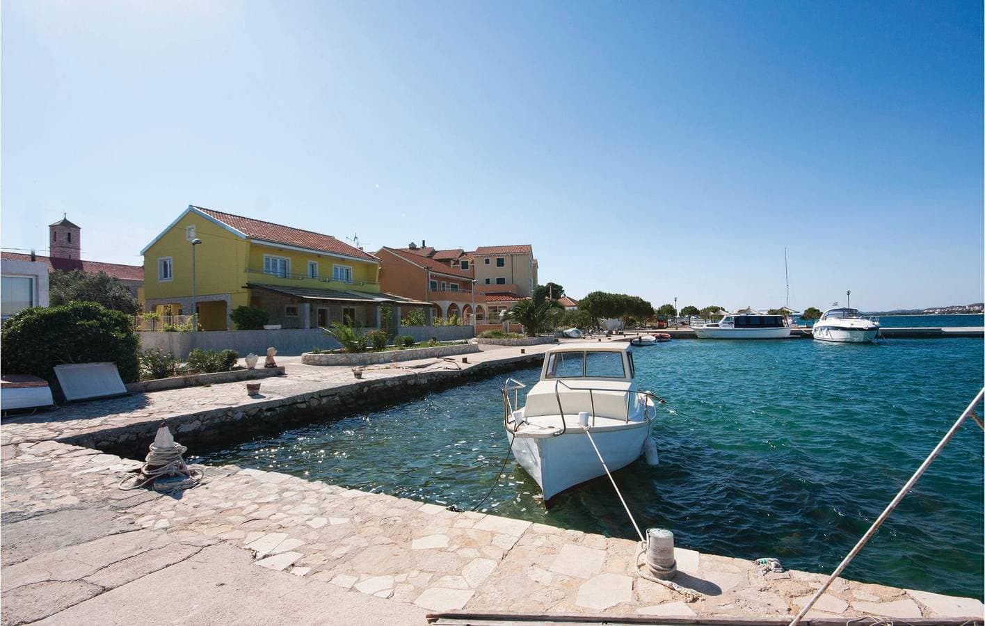 Gemütliche Ferienwohnung mit Terrasse, Küche und 1,5 km zum Strand 1