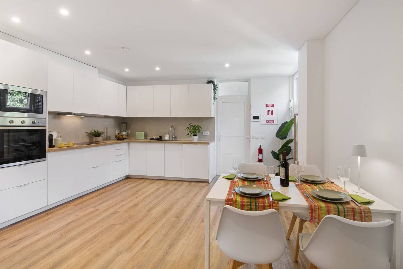 Foto 11 von 24: Ferienwohnung 'Downtown Lux' mit gemeinsamer Terrasse, Wi-Fi und Klimaanlage