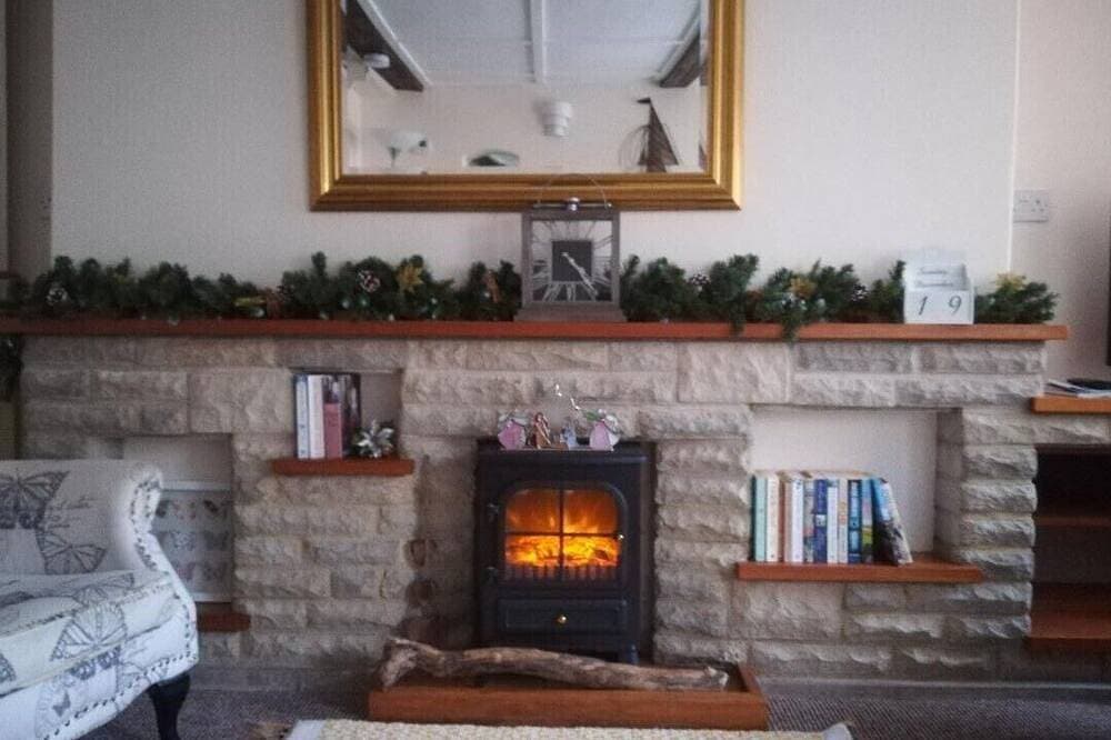 Cottage close to Beach, Pub & Amenities 1