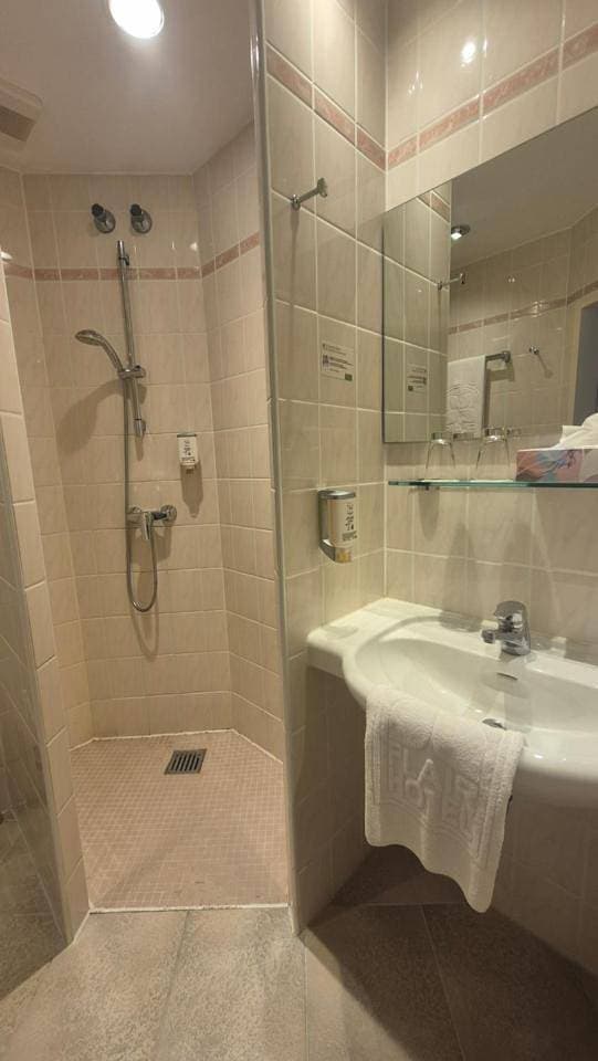 Foto 9 von 9: Double Room