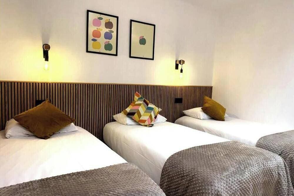 Foto 4 von 30: Stylish 120 m² Duplex Near Atocha Station – Sleeps 8, A/C & Fast WiFi