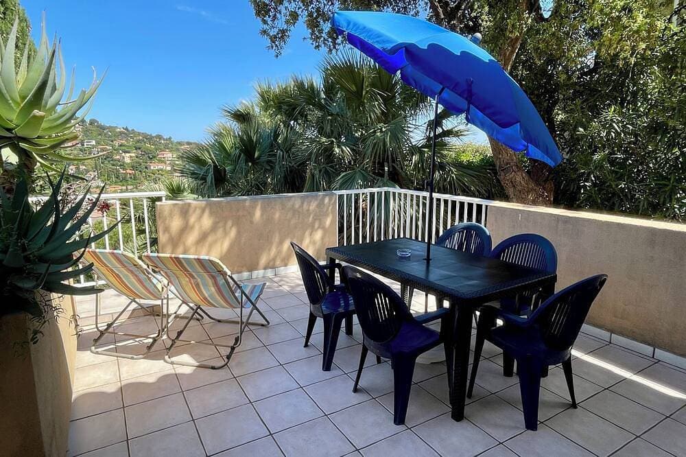 Foto 11 von 14: Apartment n°4 near the beach - hillside view + terrace