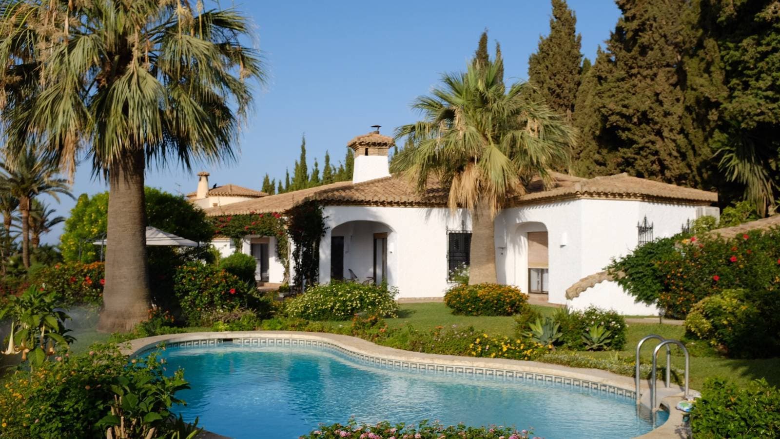 Foto 3 von 25: Villa "Tropical Dream" mit großem Garten, Meerblick, beheiztem Privatpool & WLAN