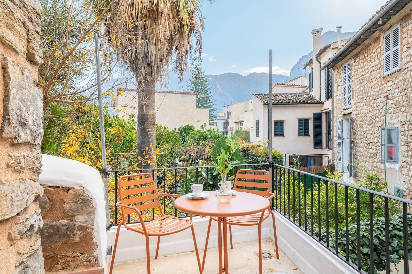 Foto 3 von 23: Casa La Bonita: Charmantes Reihenhaus mit Bergblick in Sóller