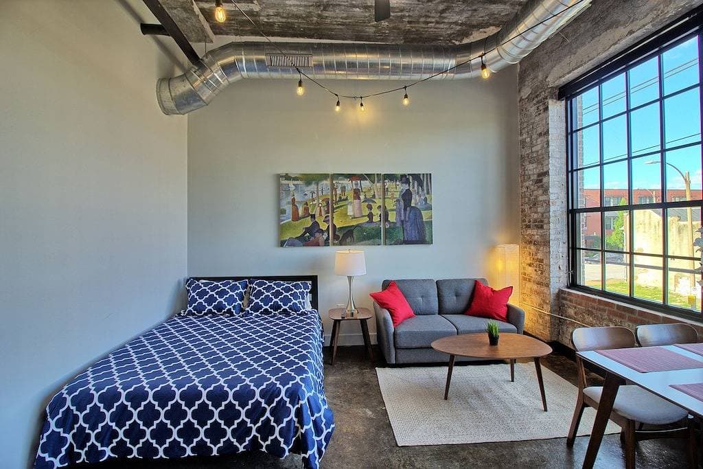 Foto 5 von 21: Chic Ultramodern Studio Loft w/ Designer Features