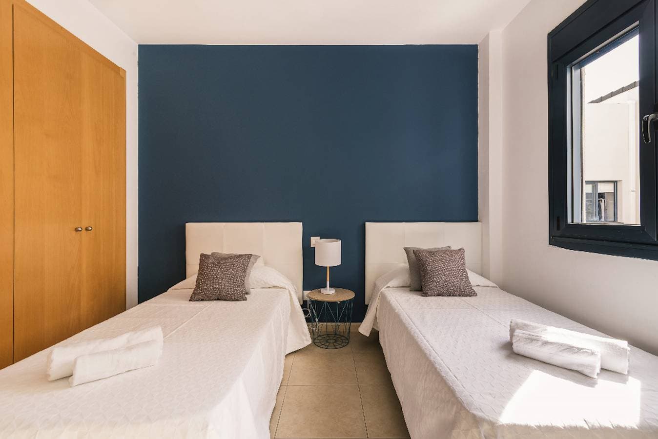 Foto 3 von 38: Click&Guest · Blue & White House