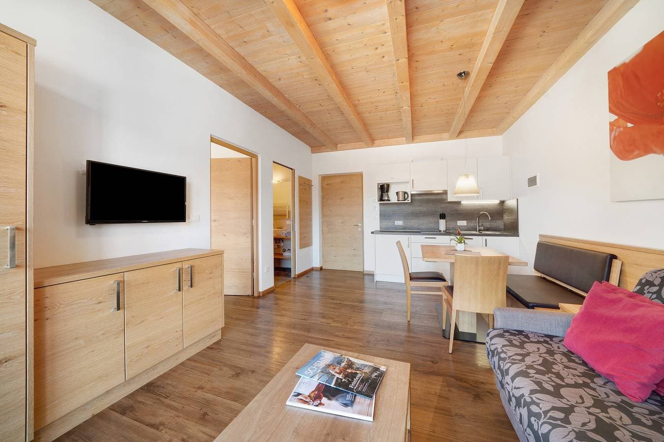Foto 11 von 17: Ferienwohnung 'Nelkenstein Sommer' mit Bergblick, Gemeinschaftspool und WLAN