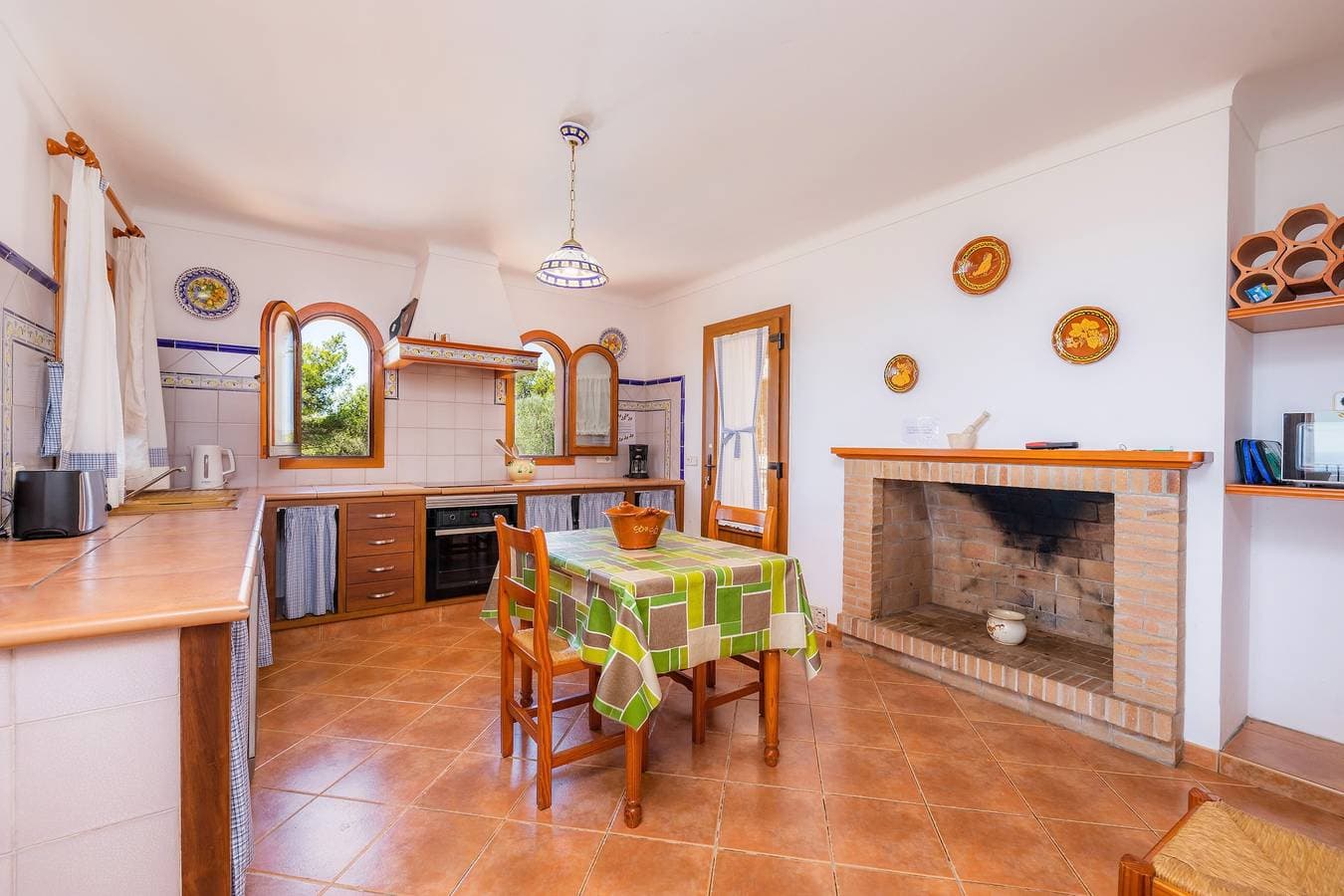 Foto 11 von 31: Villa „Es Puig“ mit Berg- und Meerblick, Balkon, Terrassen, Garten und Pool