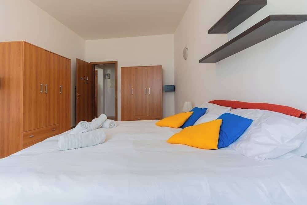Foto 3 von 30: The King at Roulette | Modern Apartment, Paceville