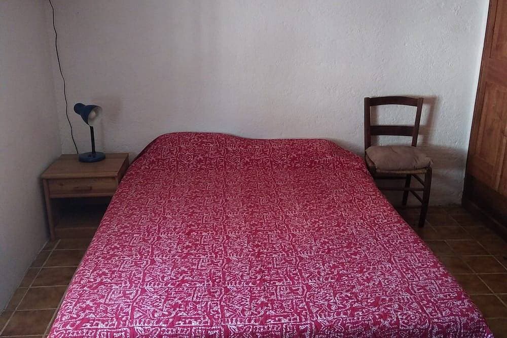 Foto 3 von 12: Quiet country house 90 m2 with swimming pool/ jacuzzi/ large garden/ terrace