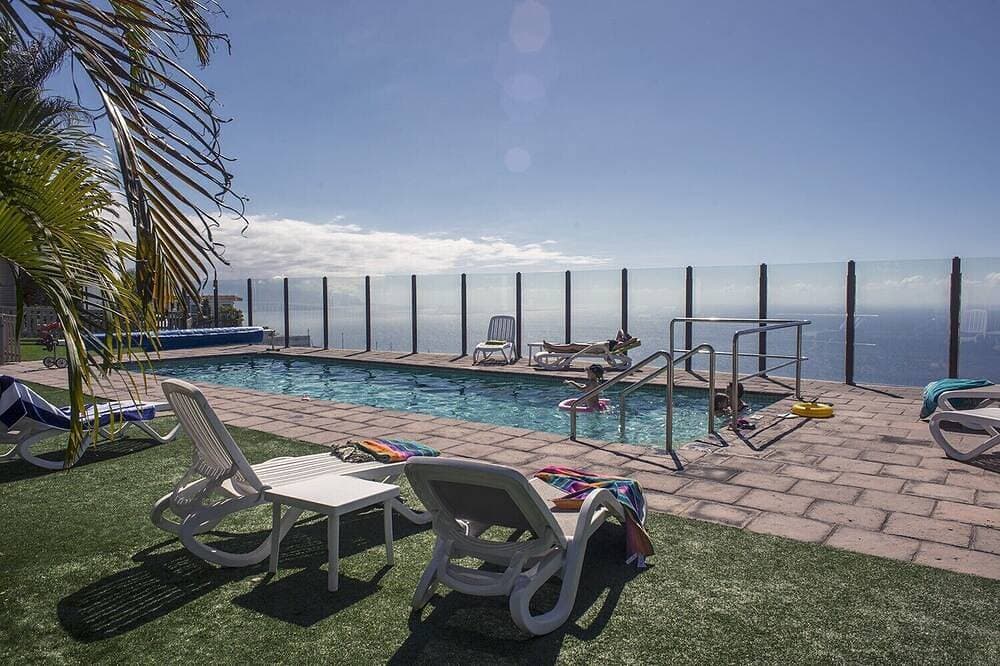 2 Bedrooms, Sea View, Heated Pool 27ºC, Heating, Free Wifi, private garden and barbecue (4) 1