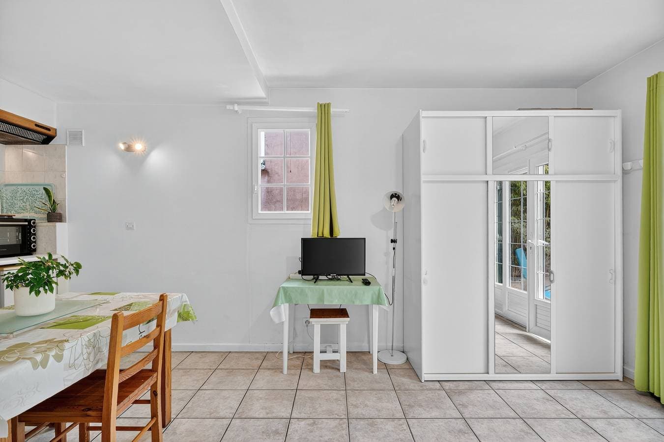 Foto 7 von 20: Var Hyères Studio am Meer mit Gemeinschaftsgarten, Balkon und Klimaanlage