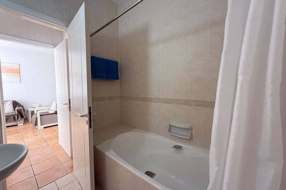Foto 8 von 21: Limnaria | Large 1Br Sunny Apt | Amazing Pool Views