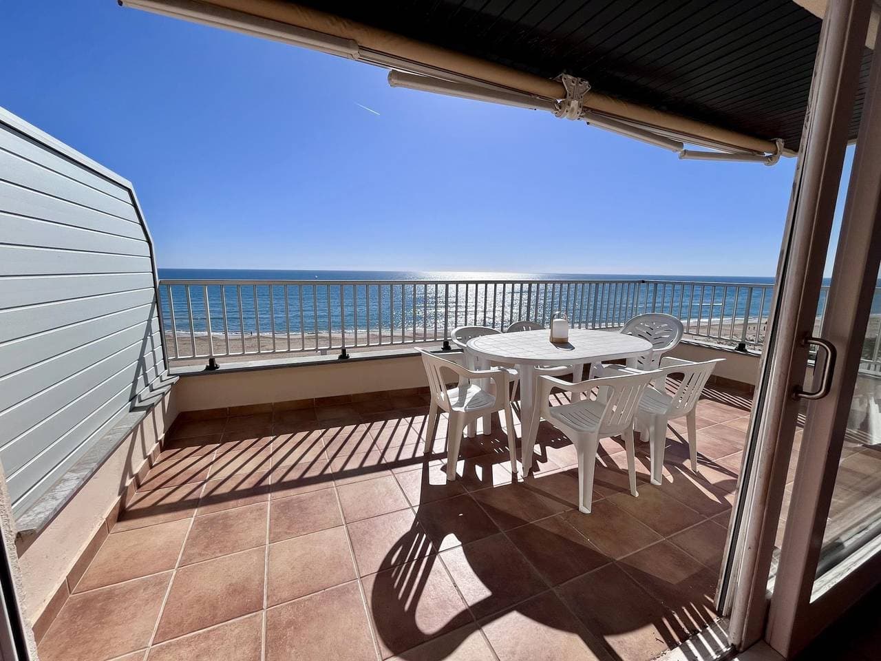 Foto 5 von 39: Großzügige Ferienwohnung direkt am Meer mit traumhaftem Ausblick