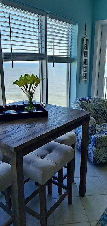 Foto 10 von 50: Ocean View One Bedroom Condo ~ Palace 1810