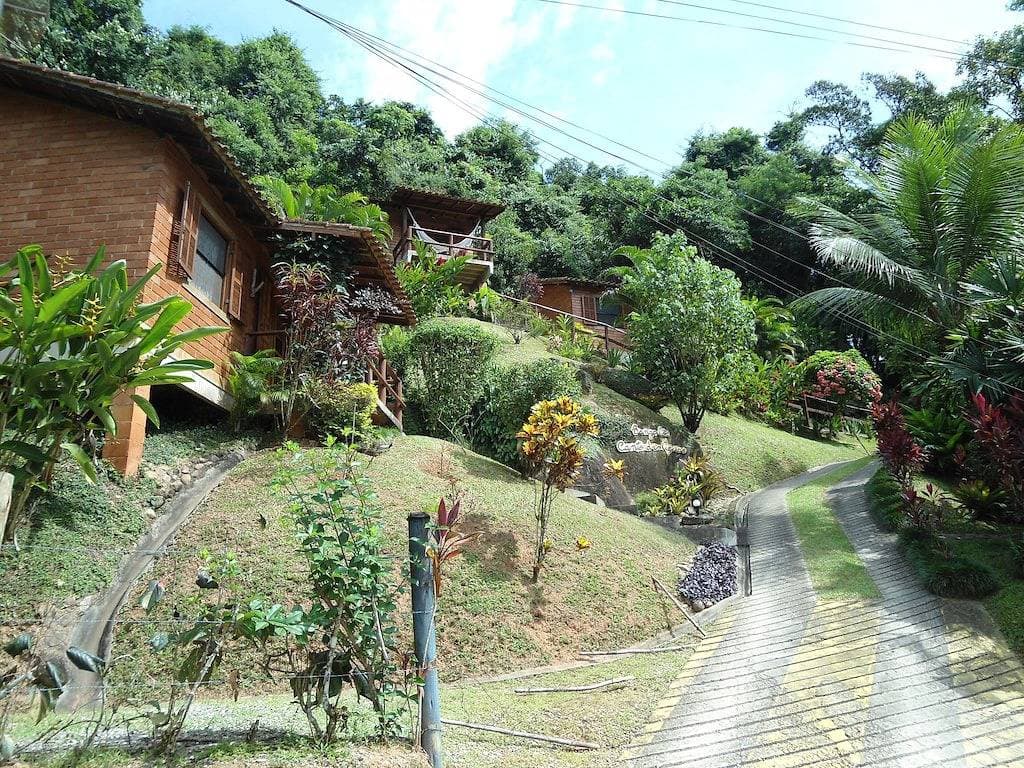Foto 3 von 18: Canto das Águas Bungalows, Wasserfall mit natürlichem Pool