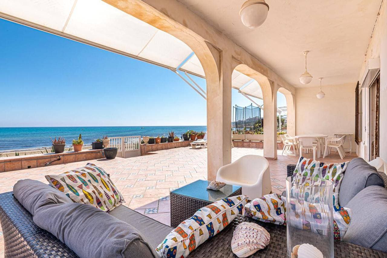 Beachfront Bliss: Apartamento a pie de playa 1