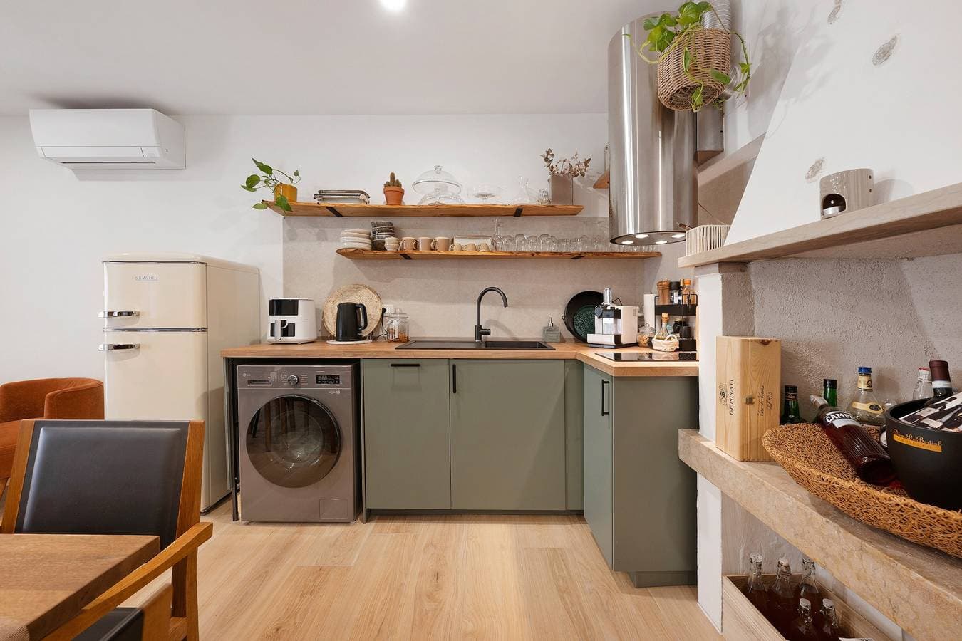 Foto 5 von 34: Residenza Tre Cuori: Zimmer mit Seeblick, WLAN & Klimaanlage in Torri del Benaco