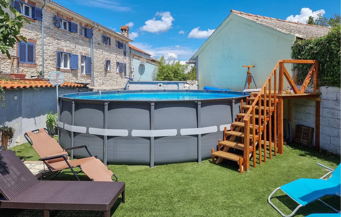 Foto 7 von 39: Charmante 70 m² große Wohnung mit Pool, WLAN und Parkplatz, nur wenige Schritte vom Zentrum von Jursici entfernt