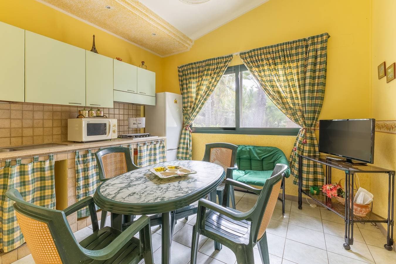 Foto 5 von 20: Villa 'Fronte Mare Liolà – 4 Personen' mit Meerblick und privatem Strandzugang