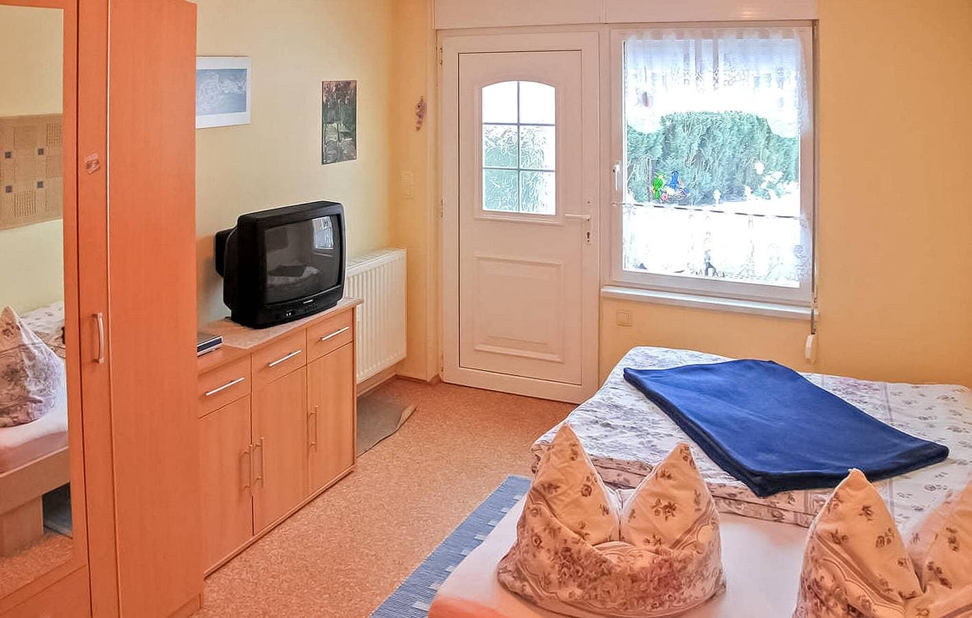 Foto 2 von 8: Gemütliche Wohnung mit Parkplatz, Terrasse und Gartenmöbeln 1,5km vom Lychensee entfernt